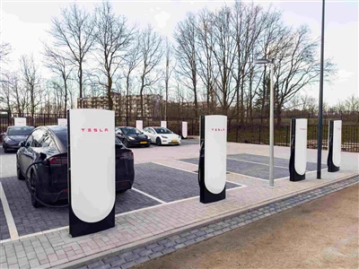 Ładowarka Tesla V4 Supercharger: Szybkość ładowania do 500 kW, nadchodzi nowa...